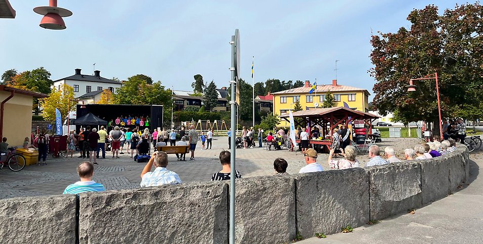 Konsert på torget i Boxholm i syfte att förebygga psykisk ohälsa.
